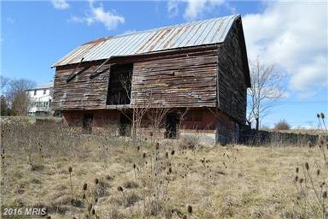 AGELESS BARN WITH VALUABLE TIMBER TO SELL