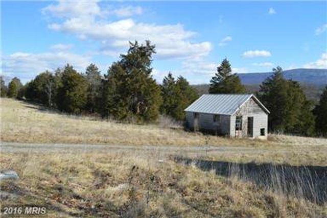 RANCH HAND CABIN TO RESTORE FOR YOUR GUESTS