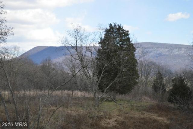 SOARING MOUNTAIN VIEWS FROM TRAFFIC HOTSPOT