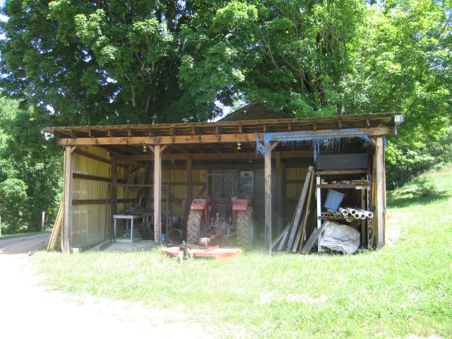 RUN-IN SHED FOR HORSES AND FARM TRACTOR