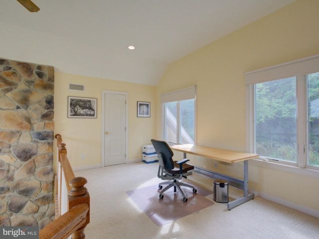 HUGE UPSTAIRS SUITE WITH OFFICE AND VIEWS OUTDOORS 