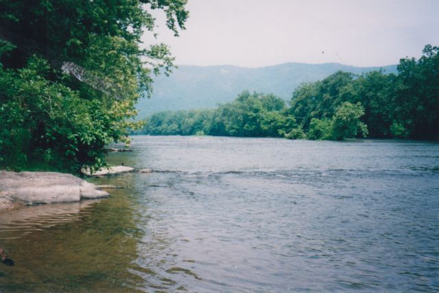 ACCESS TO SHENANDOAH RIVER FOR CANOE TRIPS